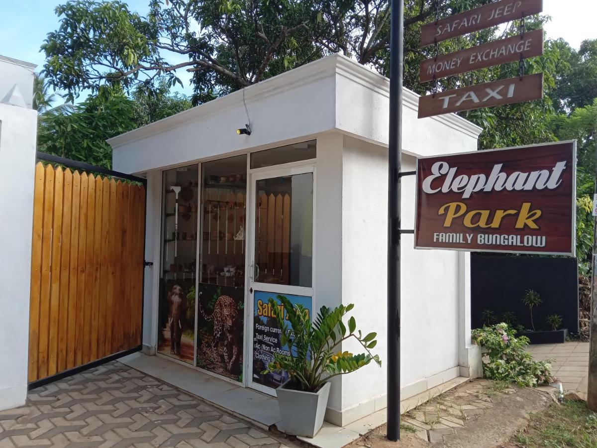 Elephant Park Family Bungalow Udawalawe Exteriör bild